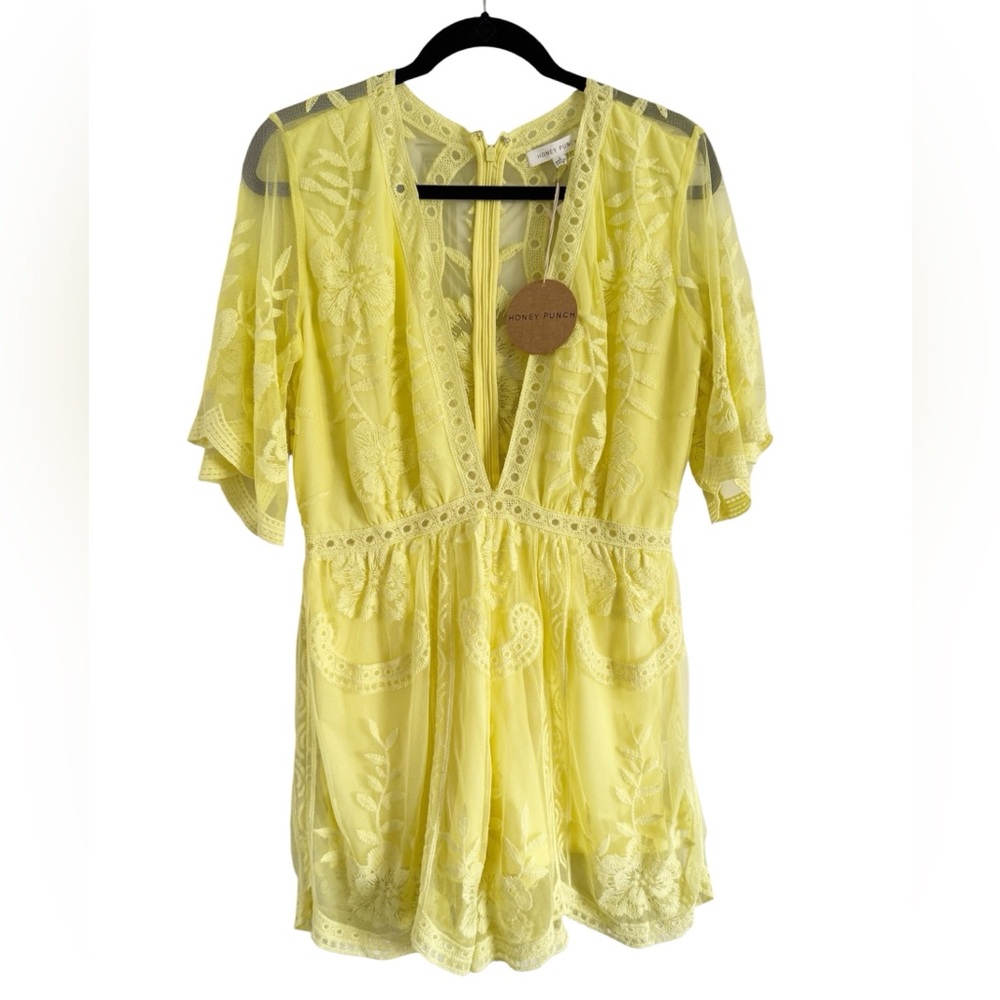 NWT Honey Punch Yellow Floral Lace Romper Summer V-Neck Size Large